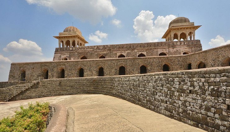 madhya pradesh historical monuments,must visit places in madhya pradesh,khajuraho temples,sanchi stupa,gwalior fort,orchha fort complex,bhimbetka rock shelters,udayagiri caves,mandu historical sites,rani roopmati’s pavilion,bhojeshwar temple,bagh caves