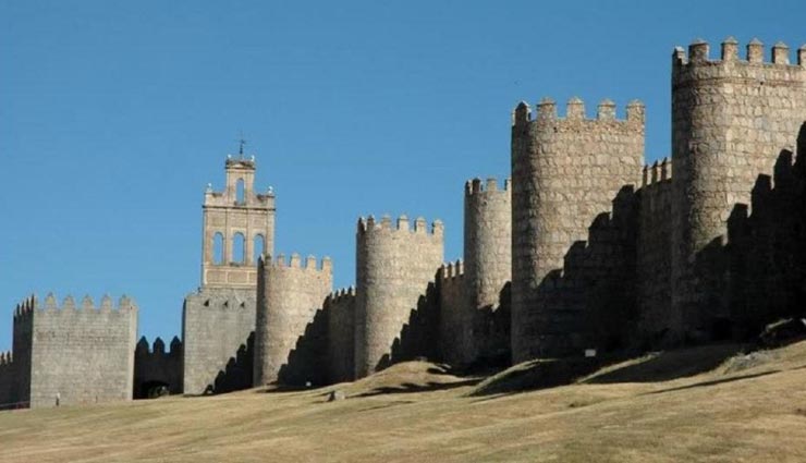 कोई नहीं जानता किसने बनवाया पाकिस्तान का यह किला, दुनिया में है सबसे बड़ा