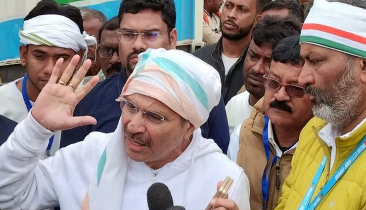 BJP के बाद संदेशखाली जा रहे कांग्रेस नेताओं को रोका गया, धरने पर बैठे अधीर रंजन