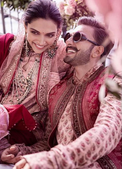 दीपिका पादुकोण, रणवीर सिंह ने शेयर की शादी की नई तस्वीरें, बेंगलुरु में कल रिसेप्शन, देखे bollywood,ranveer singh,deepika padukone,ranveer deepika marriage pics,marriage pics,deepika ranveer marriage photos