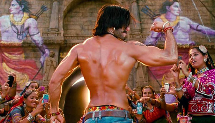 bollywood men with hottest back,fit back of bollywood stars,back cuts of bollywood stars,aamir khan,tiger shroff,varun dhawan,ranveer singh,Salman Khan,Hrithik Roshan,john abraham,Shah Rukh Khan,ajay devgan,Akshay Kumar