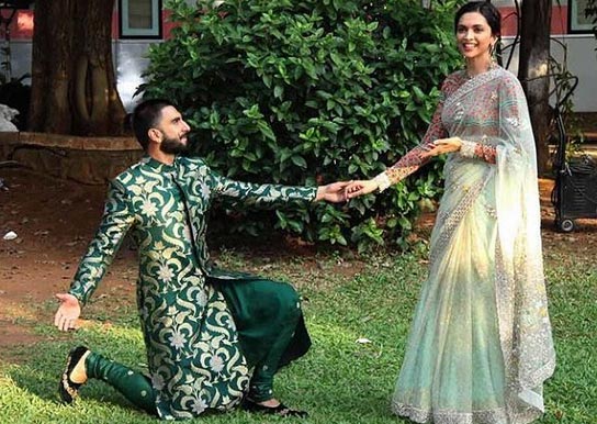 Deepika-Ranveer Wedding : मेहंदी सेरिमनी के दौरान रणवीर ने सबके सामने दीपिका से मांगा किस! bollywood,deepika ranveer marriage,deepika padukone,ranveer singh,deepika padukone marriage,ranveer singh marriage,mehandi ceremony