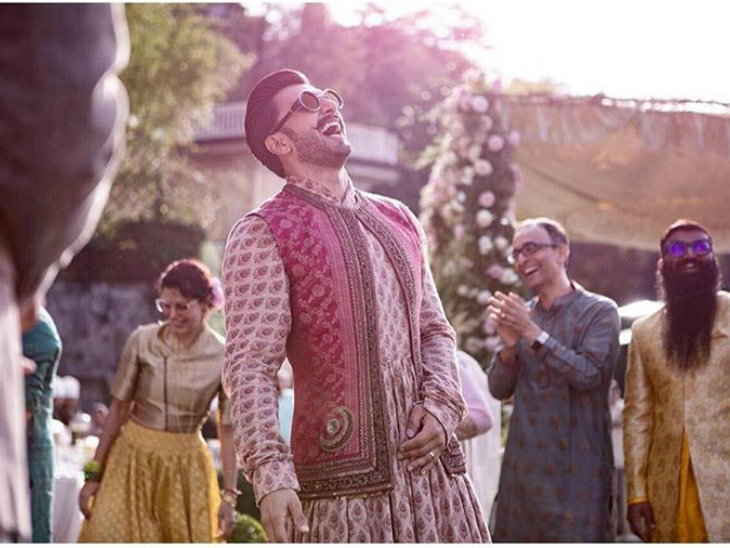 दीपिका पादुकोण, रणवीर सिंह ने शेयर की शादी की नई तस्वीरें, बेंगलुरु में कल रिसेप्शन, देखे bollywood,ranveer singh,deepika padukone,ranveer deepika marriage pics,marriage pics,deepika ranveer marriage photos