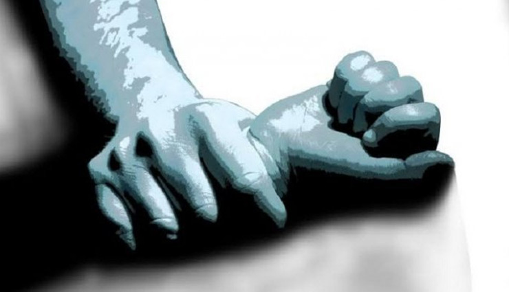  गुजरात :  बस में महिला ने मांगी बैठने के लिए जगह तो ड्राइवर-कंडक्टर ने किया गैंगरेप, गिरफ्तार 