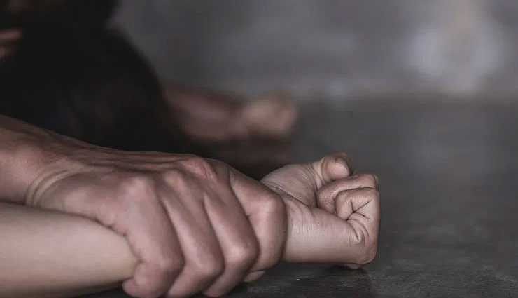  महाराष्ट्र / क्वारनटीन सेंटर में महिला कोरोना मरीज से युवक ने किया रेप, आरोपी भी संक्रमित 