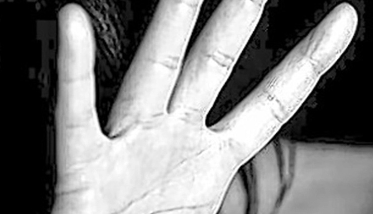 Air hostess alleges rape by colleague, his friend in Mumbai