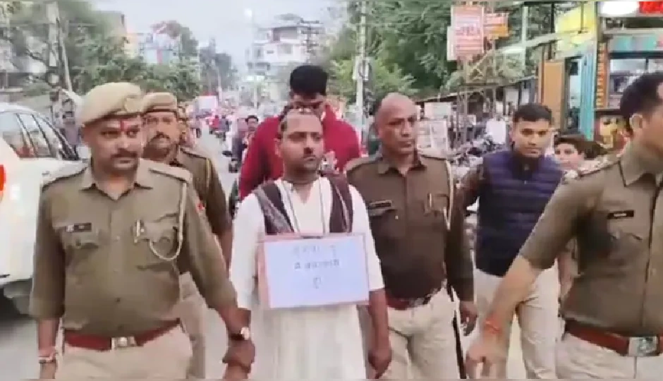 उदयपुर:  'मैं रेप‍िस्‍ट हूं, मैं बलात्‍कारी हूं', 9 वर्षीय मासूम से दुष्कर्म के आरोपी को मुंडन करवाकर सड़क पर घुमाया