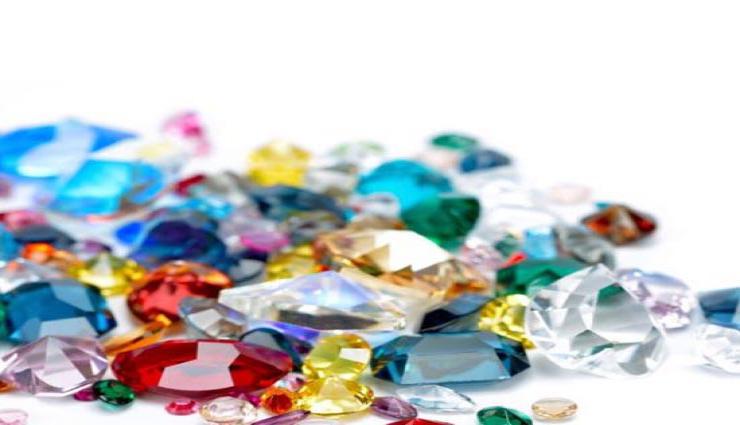 राशि के अनुसार चुने रत्न और खोले अपने किस्मत के दरवाजें...