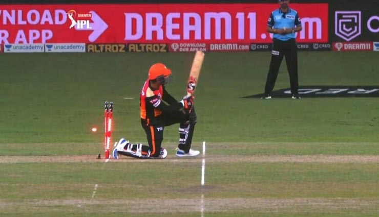 VIDEO : राशिद खान का अनोखा विकेट, एक ही गेंद पर दो बार हुए आउट