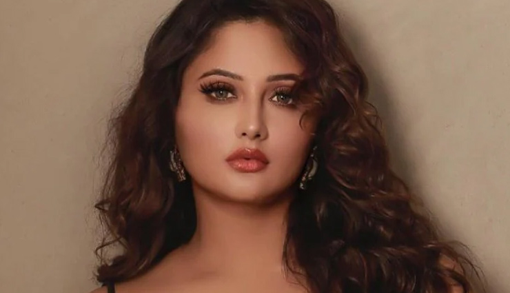 काले रंग की शॉर्ट ड्रेस में रश्मि देसाई ने लगाया हॉटनेस का तड़का, तस्वीरें हुई वायरल