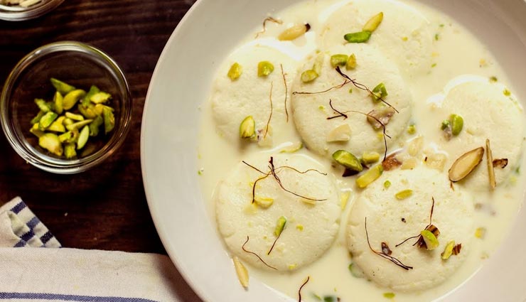 मीठे का मजा देती हैं 'रसमलाई', इस तरह बनाए घर पर आसानी से #Recipe मीठे का मजा देती हैं 'रसमलाई', इस तरह बनाए घर पर आसानी से #Recipe