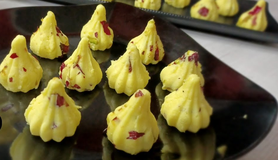 रसमलाई मोदक : गणेश जी को प्रसन्न करने के लिए लगाएं इस शानदार मिठाई का भोग #Recipe