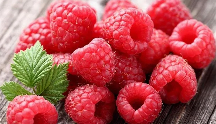 brown butter raspberry chocolate chip cookies,delicious raspberry chocolate chip cookies,best raspberry chocolate chip cookies recipe,brown butter chocolate chip cookies with raspberries,irresistible raspberry chocolate chip cookies,chocolate chip cookies with brown butter and raspberry,soft and chewy raspberry chocolate chip cookies,gourmet raspberry chocolate chip cookies,homemade brown butter raspberry chocolate chip cookies,flavorful raspberry chocolate chip cookies recipe