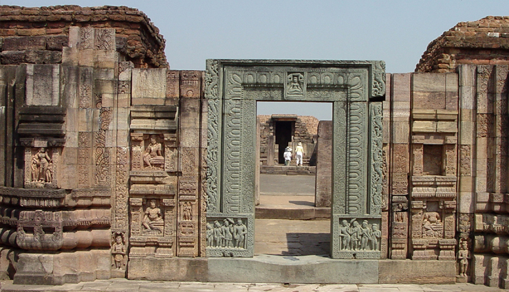 orissa,attractions in orissa,jagannath temple puri,lingaraja temple bhubaneswar,sun temple konark,dhauli hill,chandipur beach,barehipani falls,hirakud dam,gupteswar cave temple,chandi temple cuttack,barabati fort,deulajhari hot spring,ratnagiri monastery,chilika lake,mahanadi river,daringibadi hill station,hanuman vatika,bhitarkanika mangroves,udayagiri khandagiri caves,nandankanan zoological park,simlipal national park,temples of bhubaneswar,holidays,travel,tourist places in orissa