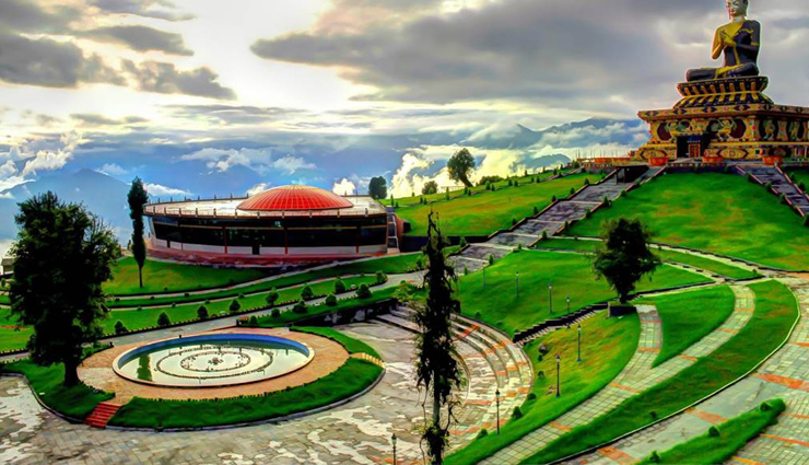 beautiful spots in sikkim,must-visit places in sikkim,top attractions in sikkim,best places to explore in sikkim,sikkim travel guide,sikkim sightseeing,sikkim tourism highlights,sikkim natural beauty,sikkim adventure spots,sikkim scenic destinations