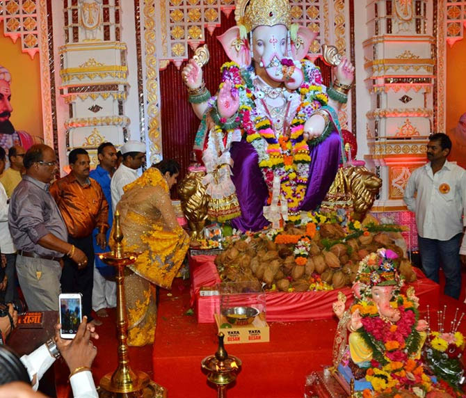 andhercha raja,bollywood celebs at andhercha raja