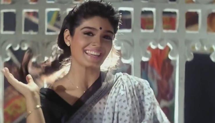 shraddha kapoor,sri devi,raveena tandon,saawan has a connection with these bollywood divas,smita patil,sonali bendre