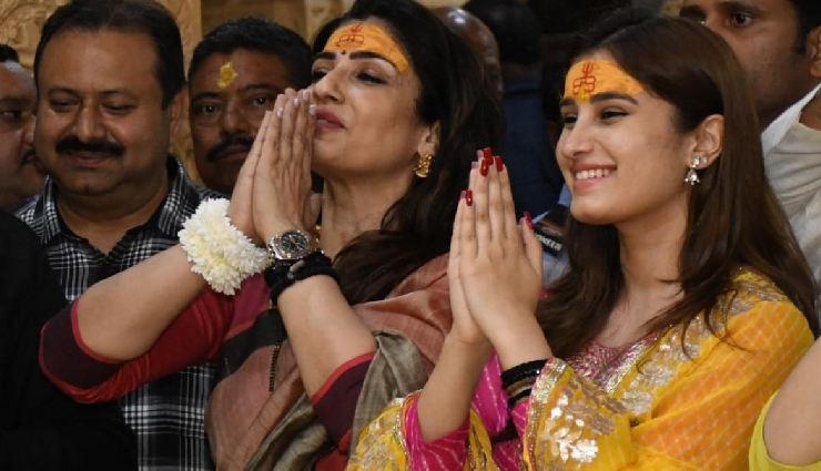 ‘कर्मा कॉलिंग’ की रिलीज से पहले रवीना ने राशा संग किए सोमनाथ मंदिर के दर्शन, जेंडर पे व उम्र के सवाल पर दिए जवाब