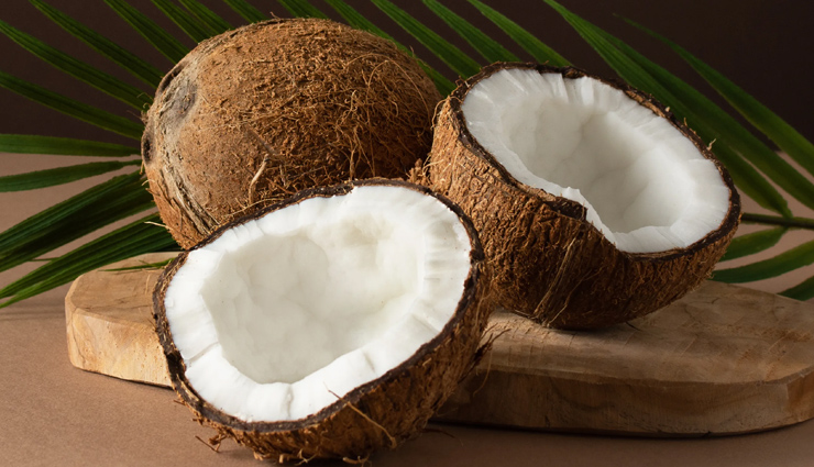 पोषक तत्वों से भरपूर सुपरफूड है कच्चा नारियल, सेवन से मिलेंगे सेहत को ये फायदे