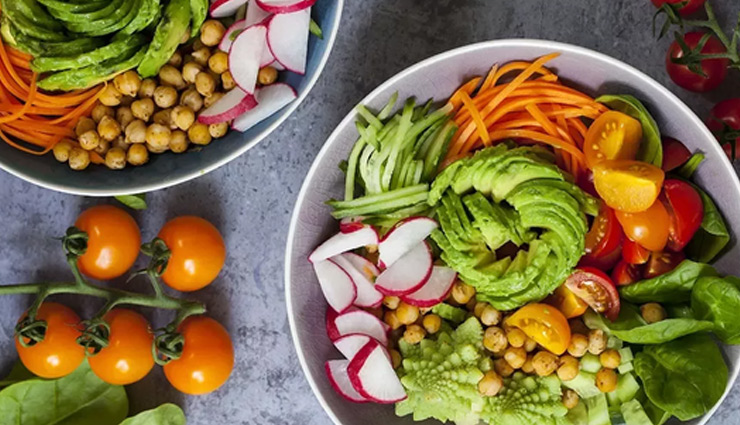 कभी ना करें इन 5 आहार का कच्चा सेवन, हो सकते है फूड पॉइजनिंग का शिकार