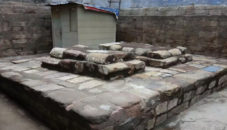 taj mahal,monuments in memory of women