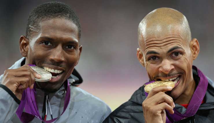 आखिर क्यों जीत के बाद स्वर्ण पदक को रखा जाता है दांतों तले, आइये हम बताते है इसका राज 
