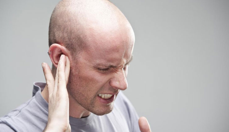 आपकी लापरवाही बनती है कान दर्द का कारण, बना सकती है आपको बहरा