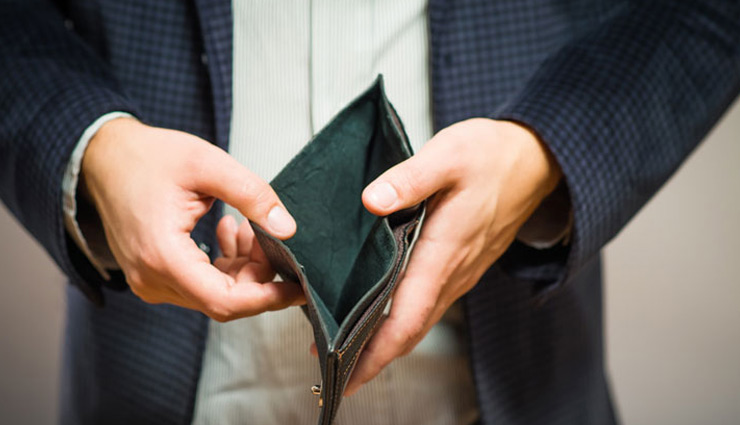 कभी ना करें इन 4 वस्तुओं का प्रयोग, बनती है जीवन में दरिद्रता का कारण 