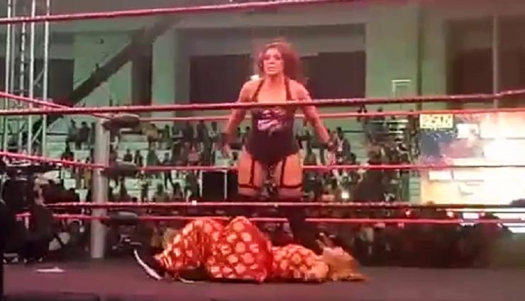 जिस महिला रेसलर ने रिंग में पटका उसी के साथ खली के रोड शो में नजर आई राखी सावंत, तस्वीरें karnal,rakhi sawant,khali road show,the great khali,rebel,wrestling match,haryana