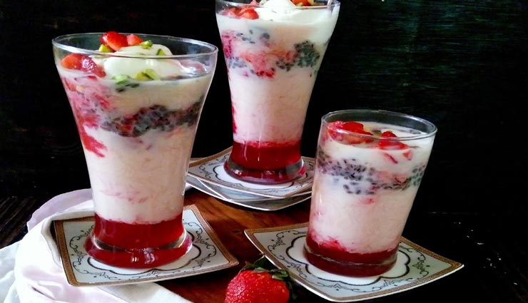 'रोज कस्टर्ड आइसक्रीम विथ स्ट्रॉबेरी' के साथ मनाए अपना वैलेंटाइन स्पेशल #Recipe
