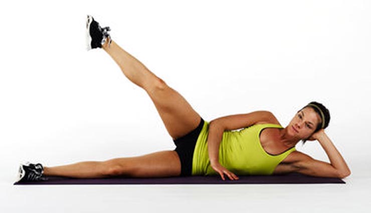 workout for 15 min to forget skin aging,Health tips,reclining leg circles,front plank low twist,butterfly,reverse tabletop with knee pull,double lunge twist