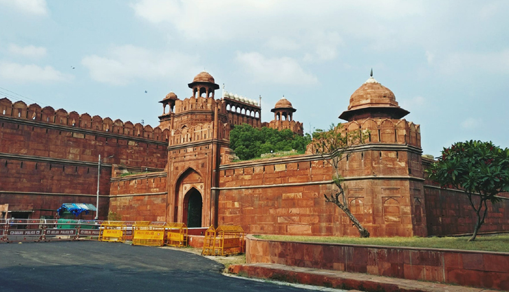historical places of india,taj mahal,qutub minar,agra fort,amer fort,red fort,humayuns tomb,fatehpuri sikri,travel,holidays,travel guide