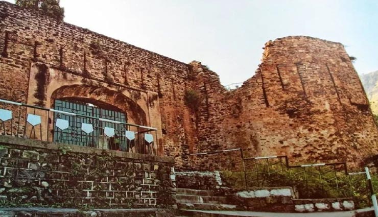 weird news,weird place,red fort of pakistan,rutta qila