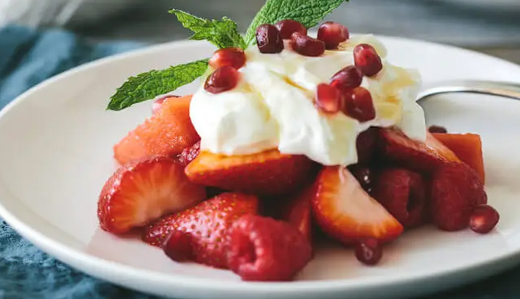 red fruit salad with honeyed yogurt,red fruit salad with honeyed yogurt recipe,hunger struck,food