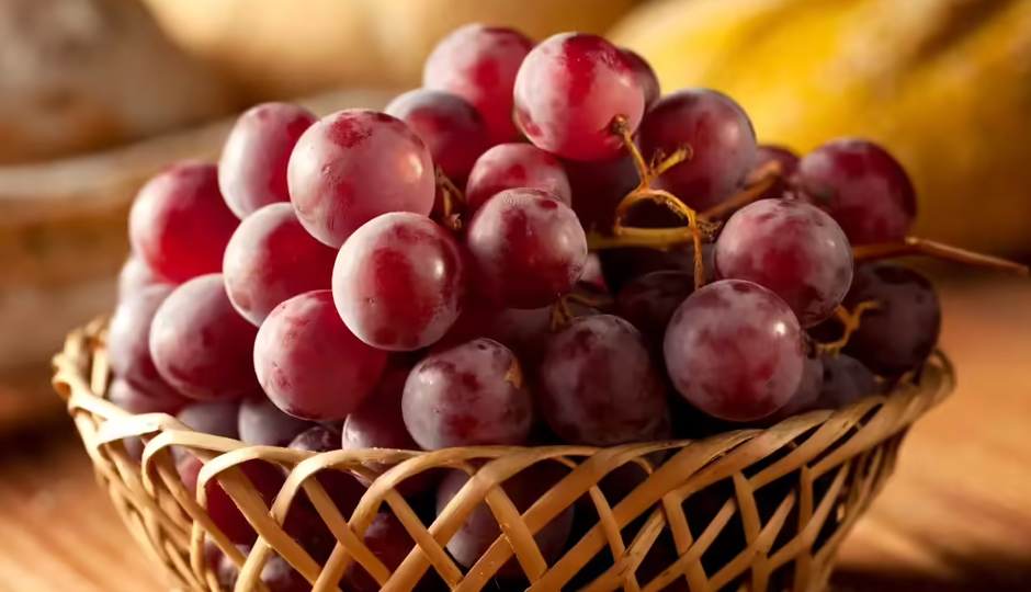 7 Health Benefits of Consuming Red Grapes