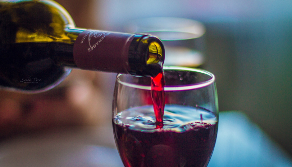 10 Amazing Benefits of Red Wine for Skin and Hair