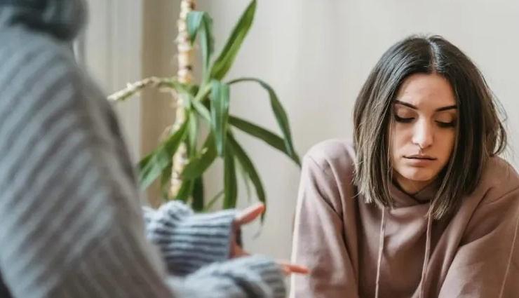 reduce emotional reactivity,manage emotional reactions,emotional regulation tips,relationship advice,improve emotional control,emotional triggers,self-care strategies,avoid assumptions,seek therapy for emotional health