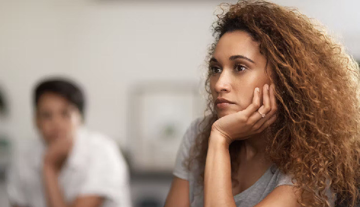 falling out of love signs,signs of waning affection,emotional disconnection in relationship,relationship breakdown,losing interest in partner,communication issues,relationship future uncertainty,emotional indifference,lack of physical intimacy,increased criticism in relationship,relationship advice