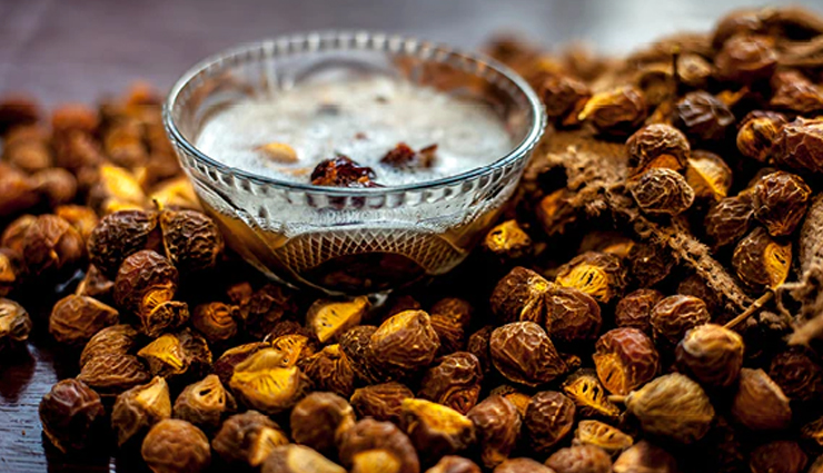 4 DIY Ways To Use Reetha To Get Shiny Hair at Home