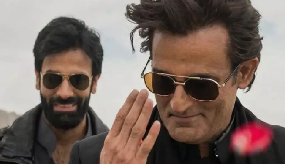 akshay khanna rahman dakaat look,dhurandhar movie costume,akshay khanna look reveal,dhurandhar film designer smriti chauhan,rahman dakaat character akshay khanna,dhurandhar special look,bollywood costume design,akshay khanna new look,dhurandhar iconic look,film character styling