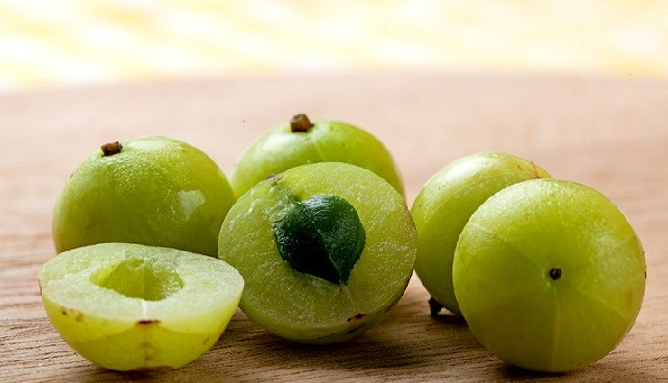 amalaki,bhringaraj,he shou wu,gingko,horsetail,nettle,herbs that help in rejuvenating your hair,herbs for hair,hair care tips,beauty tips