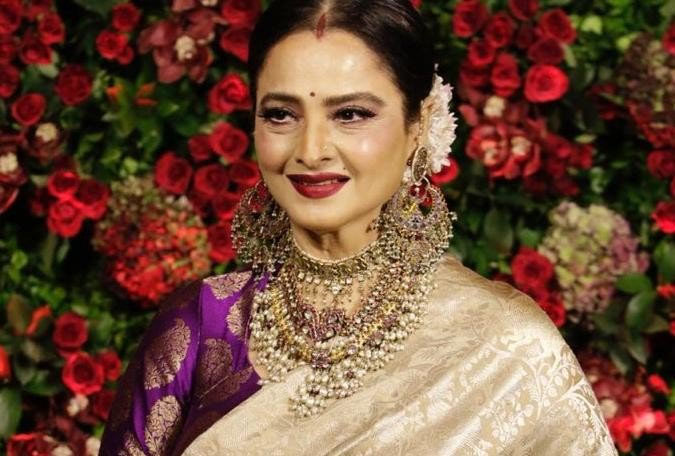 ब्लैक सूट में रणवीर और रेड गाउन में दीपिका, कमाल की लग रही थी इनकी जोड़ी, देखे तस्वीरें bollywood,deepika padukone,ranveer singh,deepika ranveer reception,deepika padukone reception party pics