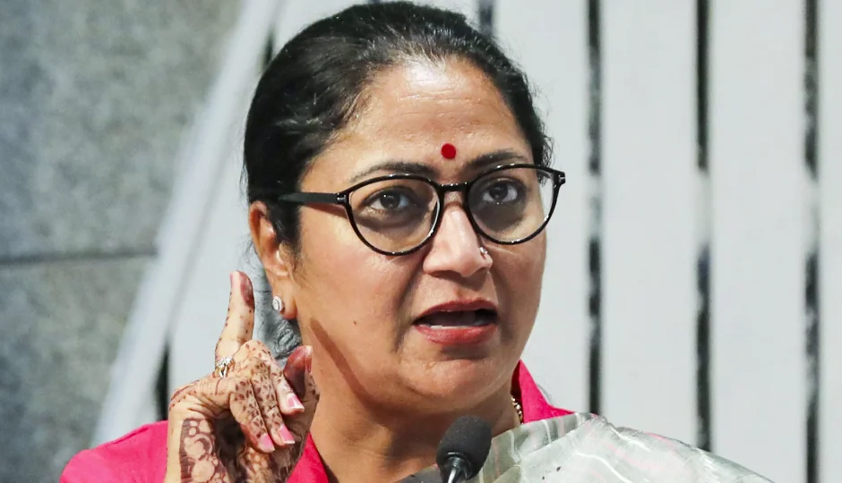 दिल्ली में राशन कार्ड नियमों में बड़ा बदलाव, अब परिवार की सबसे बुजुर्ग महिला होगी मुखिया