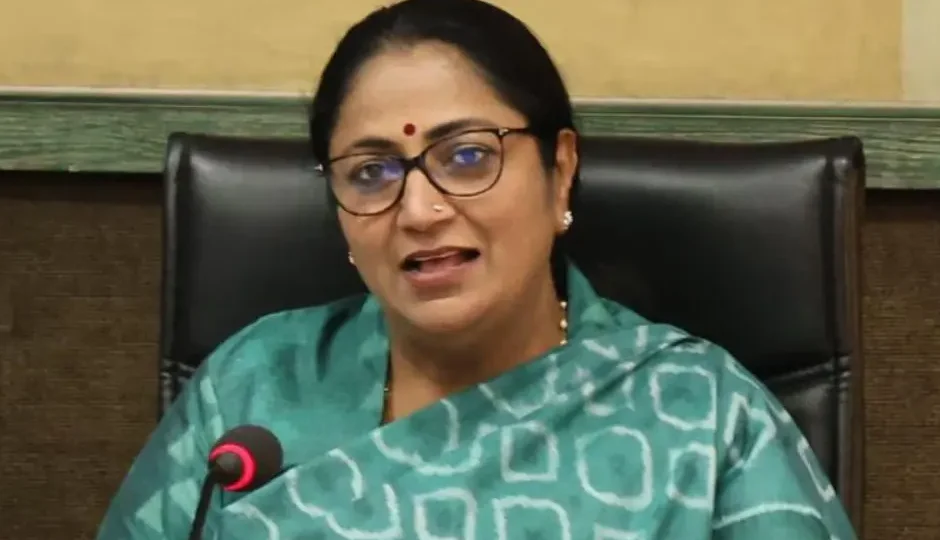  दिल्ली में कांवड़ियों की राह में बिखेरे गए कांच के टुकड़े, मुख्यमंत्री रेखा गुप्ता बोलीं- ऐसी साजिशें अब बर्दाश्त नहीं होंगी