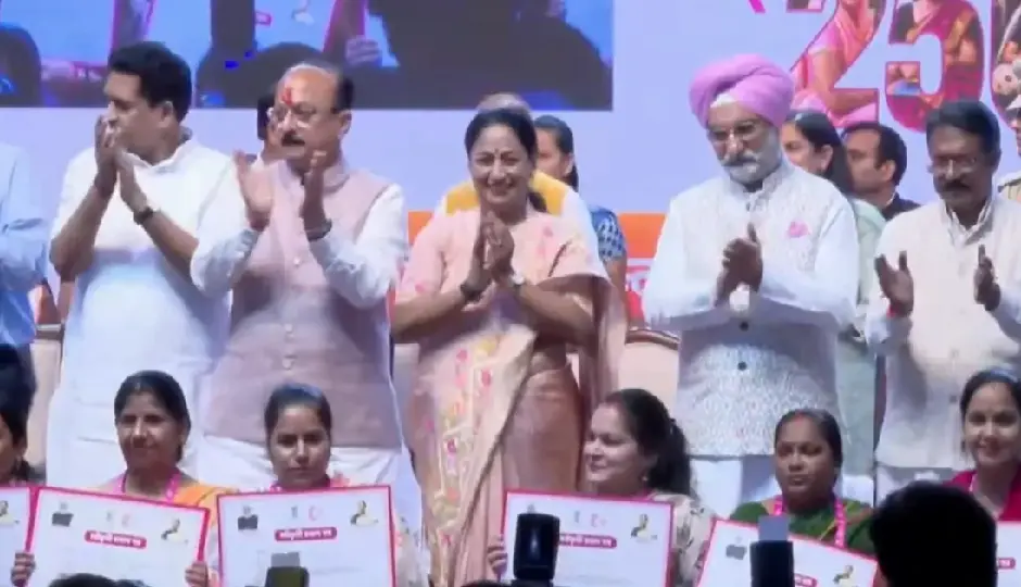 दिल्ली लक्ष्मी योजना की पहली किस्त जारी, 2,500 महिलाओं को मिले मंजूरी पत्र; 1 सितंबर से खाते में आएगी रक