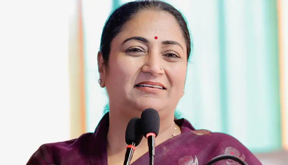 सत्य निकेतन में इमारत गिरने से हड़कंप, CM रेखा गुप्ता ने बताया- कई एजेंसियां बचाव में जुटीं