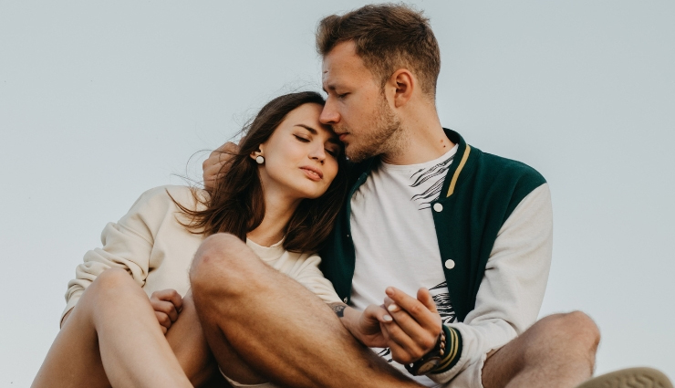healthy relationship conversations,stronger bond topics,relationship communication tips,building intimacy through talk,relationship discussion ideas,meaningful conversation starters,deepening relationship connection,sharing dreams in a relationship