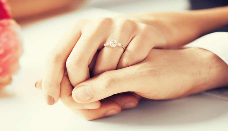 खुशहाल शादीशुदा जिदंगी को बर्बाद कर सकती हैं ये गलतियाँ, ना आने दे इन्हें अपने रिश्ते के बीच relationship tips,relationship tips in hindi,married life tips,mistakes in married life