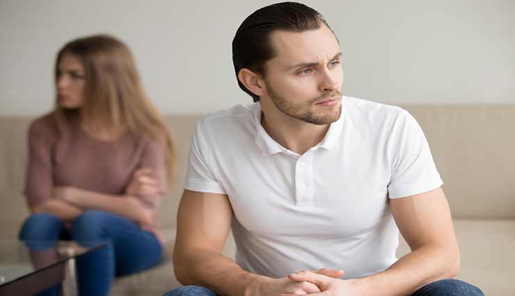 relationship tips,relationship tips in hindi,lie between relationship,sign shows partner lies