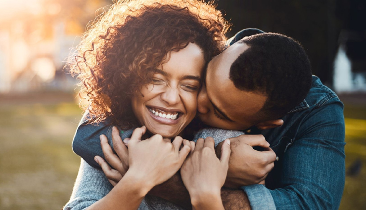 पति-पत्नी के रिश्ते को मजबूत बनाने के लिए रखें इन बातों का ध्यान, बढ़ेगा प्यार 